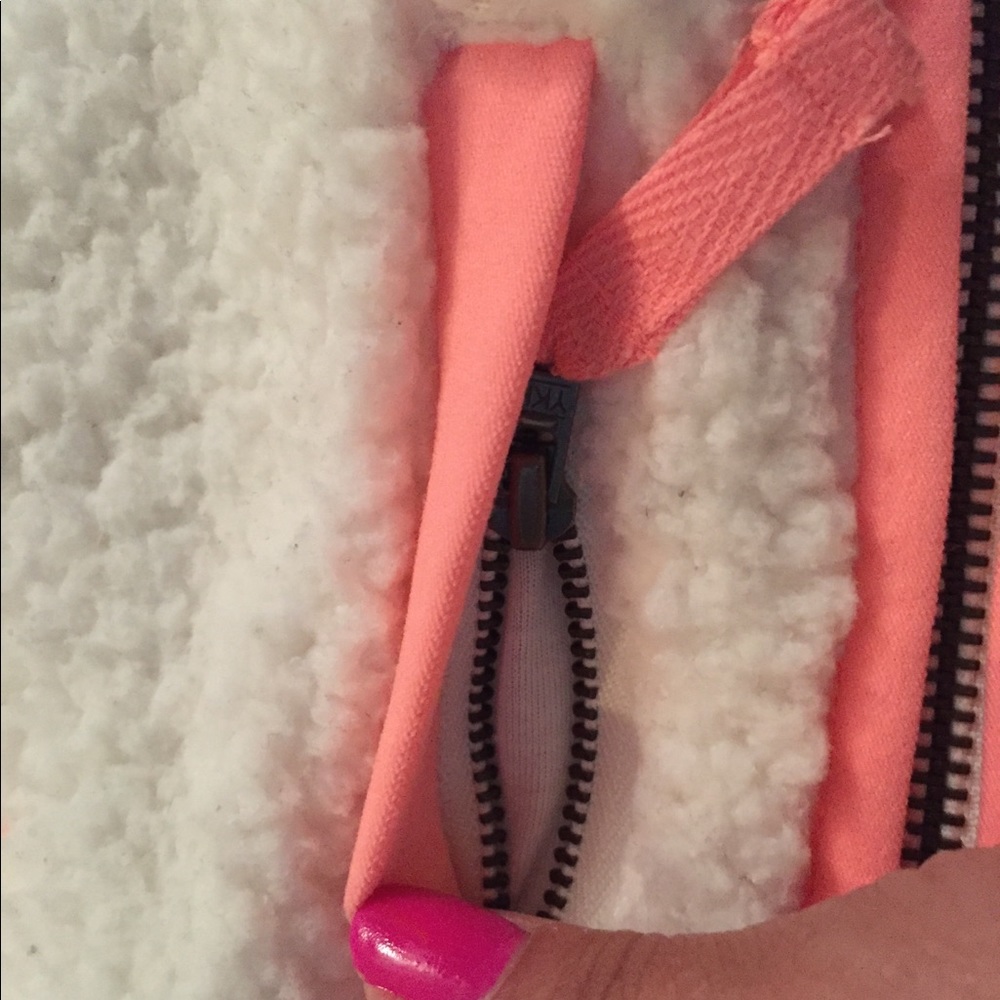 XS Cat & Jack Sherpa Vest - Picture 6 of 8